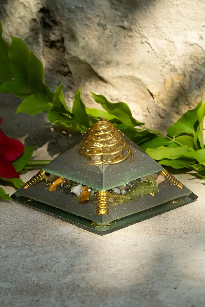 Gizeh Orgonit Pyramide "Forest Guardian" 