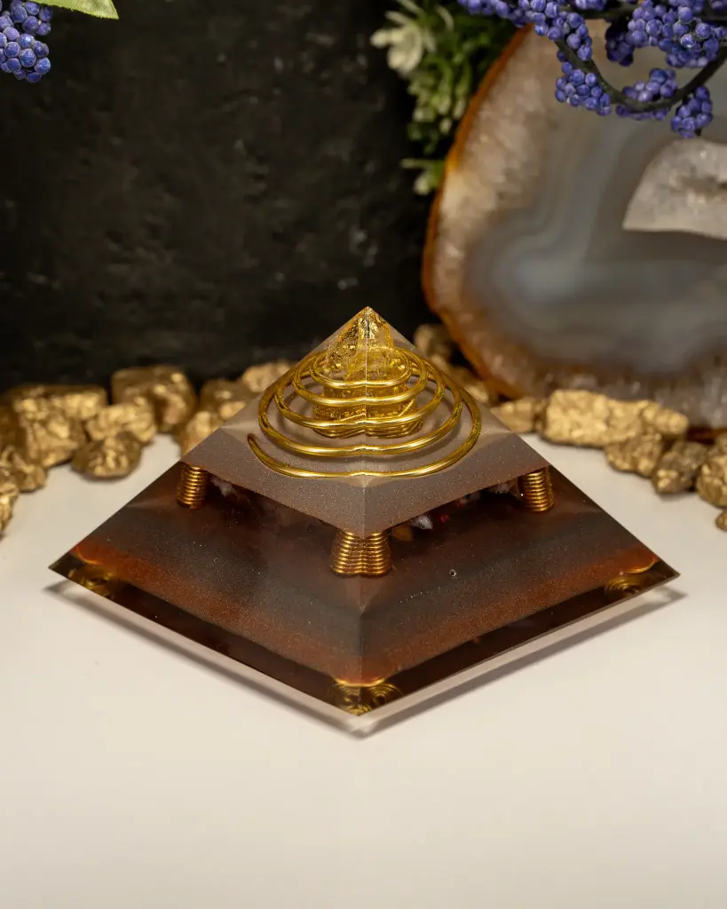 Gizeh Orgonit Pyramide "Rooted Power"