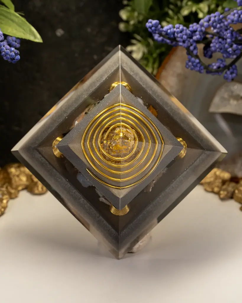 Gizeh Orgonit Pyramide "Silberfluss"