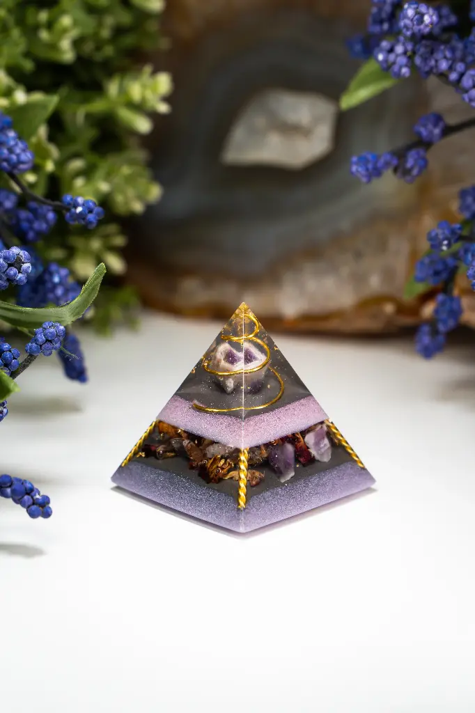 Classic Orgonit Pyramide "Ethereal Bloom"