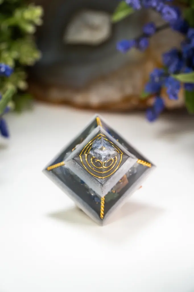 Classic Orgonit Pyramide "Mystic Ice" 