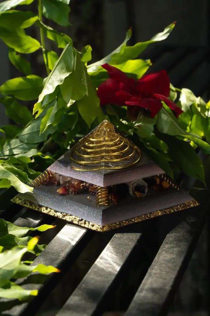 Gizeh Orgonit Pyramide "Amethystrose" 