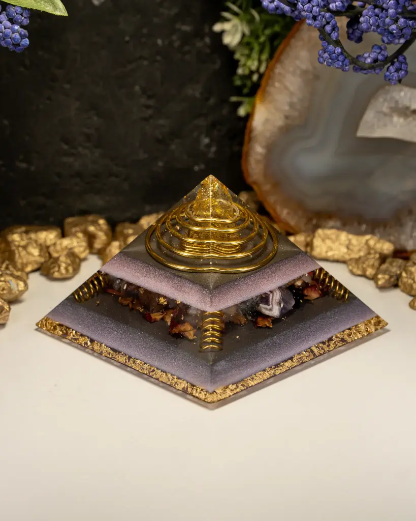 Gizeh Orgonit Pyramide "Amethystrose" 