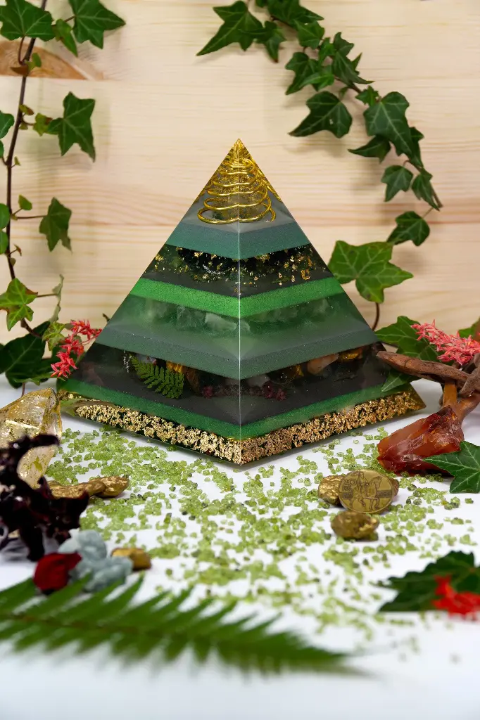XL Orgonit-Pyramide "Gaia’s Herz"