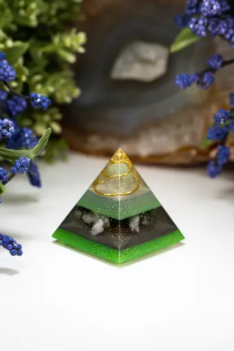 [COP-240720-02] Classic Orgonit Pyramide "Golden Clover" 