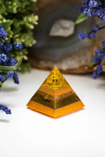 [COP-240724-02] Classic Orgonit Pyramide "Elysian Glow" 