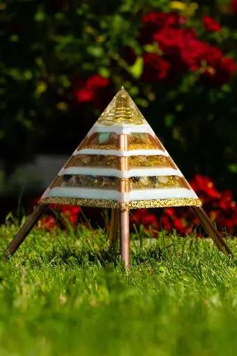 [XOP-240625-01] XL Orgonite Pyramid "Imperium Solis"